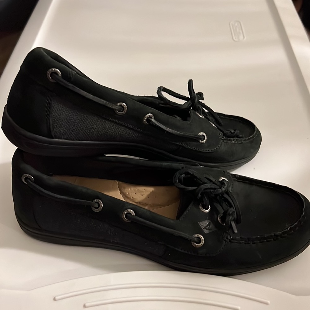 Preowned black woman Sperry shoes